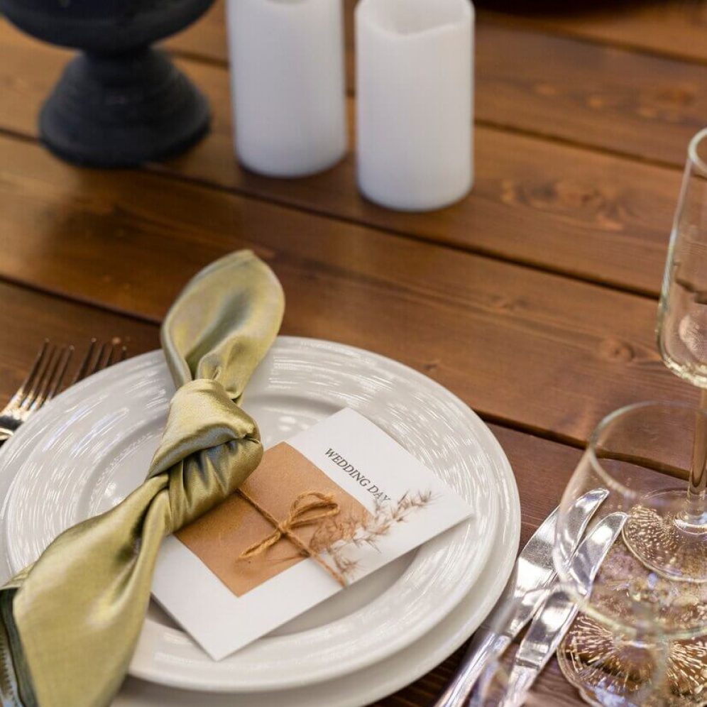 view-table-arrangement-by-wedding-planner_23-2150167200 (1)